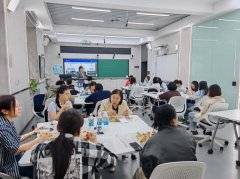 帮帮教师正在能时代沉构尝试讲授